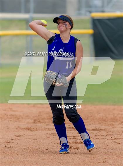 Thumbnail 1 in La Vernia @ Canyon Lake (UIL 4A Bi-district playoffs) photogallery.