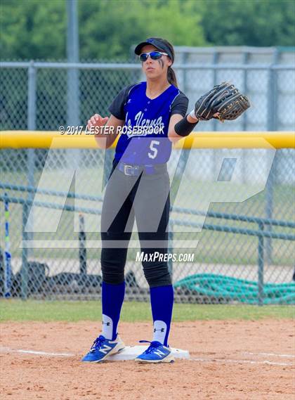 Thumbnail 2 in La Vernia @ Canyon Lake (UIL 4A Bi-district playoffs) photogallery.