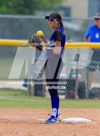 Thumbnail 2 in La Vernia @ Canyon Lake (UIL 4A Bi-district playoffs) photogallery.