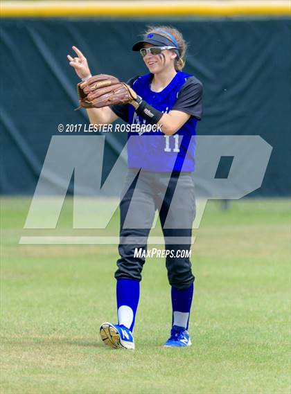 Thumbnail 1 in La Vernia @ Canyon Lake (UIL 4A Bi-district playoffs) photogallery.