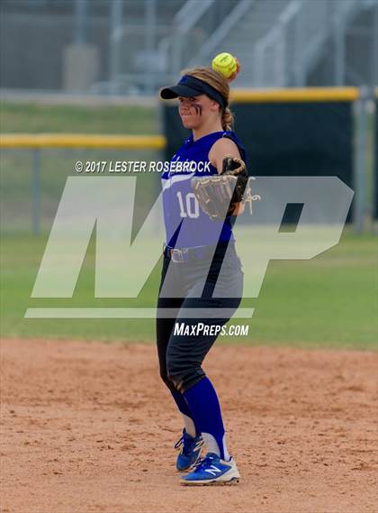Thumbnail 2 in La Vernia @ Canyon Lake (UIL 4A Bi-district playoffs) photogallery.