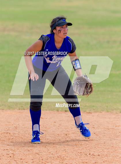 Thumbnail 2 in La Vernia @ Canyon Lake (UIL 4A Bi-district playoffs) photogallery.