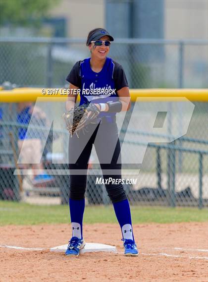 Thumbnail 1 in La Vernia @ Canyon Lake (UIL 4A Bi-district playoffs) photogallery.