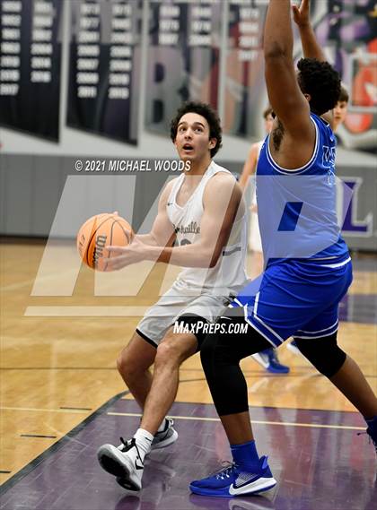 Thumbnail 2 in Bentonville vs. Bryant (AAA 6A Second Round Playoff) photogallery.