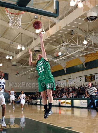 Thumbnail 1 in Sacramento vs. St. Mary's (Hoops Classic 2009) photogallery.