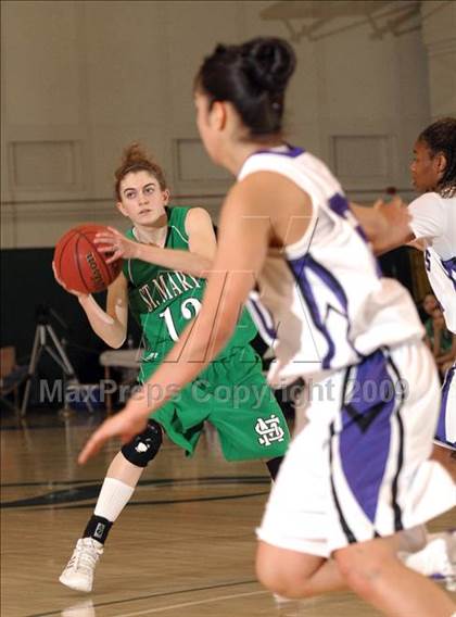 Thumbnail 2 in Sacramento vs. St. Mary's (Hoops Classic 2009) photogallery.