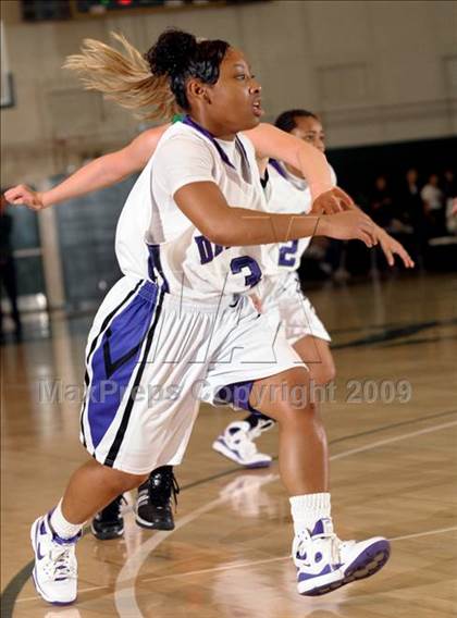 Thumbnail 1 in Sacramento vs. St. Mary's (Hoops Classic 2009) photogallery.