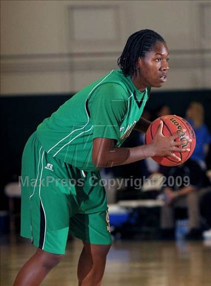 Thumbnail 1 in Sacramento vs. St. Mary's (Hoops Classic 2009) photogallery.