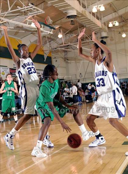 Thumbnail 3 in Sacramento vs. St. Mary's (Hoops Classic 2009) photogallery.