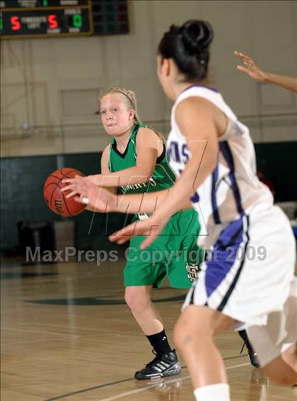 Thumbnail 3 in Sacramento vs. St. Mary's (Hoops Classic 2009) photogallery.