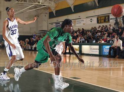 Thumbnail 3 in Sacramento vs. St. Mary's (Hoops Classic 2009) photogallery.