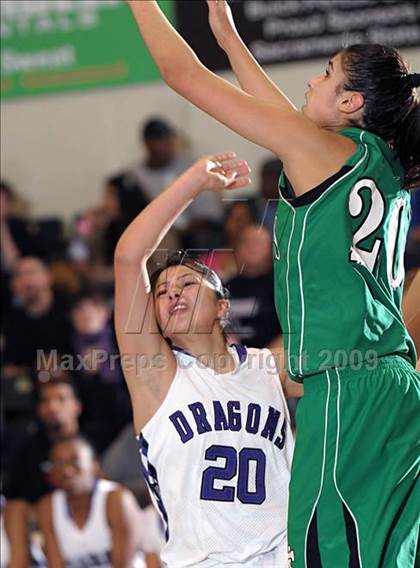 Thumbnail 1 in Sacramento vs. St. Mary's (Hoops Classic 2009) photogallery.