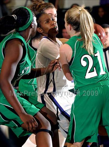 Thumbnail 3 in Sacramento vs. St. Mary's (Hoops Classic 2009) photogallery.