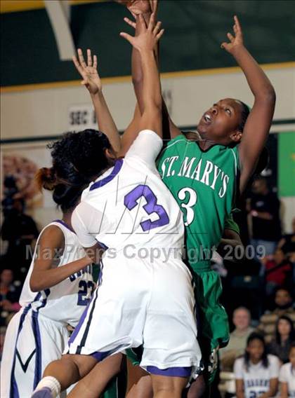 Thumbnail 1 in Sacramento vs. St. Mary's (Hoops Classic 2009) photogallery.
