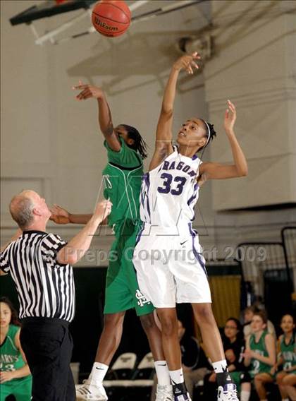 Thumbnail 1 in Sacramento vs. St. Mary's (Hoops Classic 2009) photogallery.