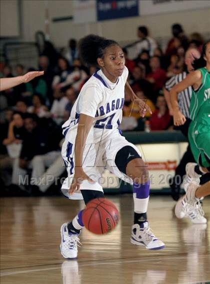 Thumbnail 3 in Sacramento vs. St. Mary's (Hoops Classic 2009) photogallery.