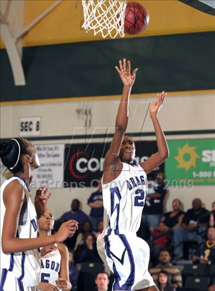 Thumbnail 2 in Sacramento vs. St. Mary's (Hoops Classic 2009) photogallery.