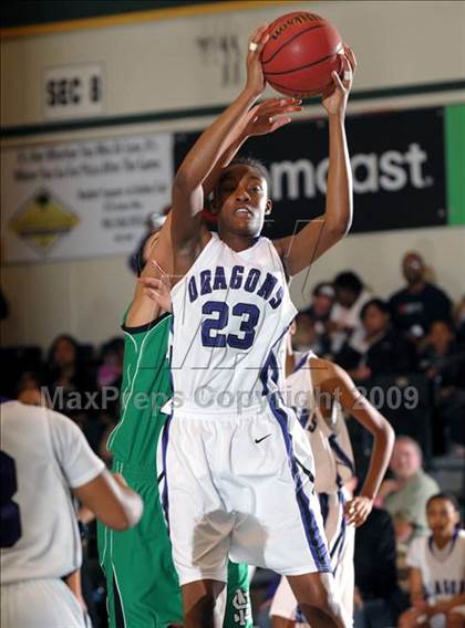 Thumbnail 3 in Sacramento vs. St. Mary's (Hoops Classic 2009) photogallery.