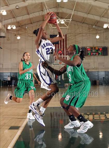 Thumbnail 3 in Sacramento vs. St. Mary's (Hoops Classic 2009) photogallery.