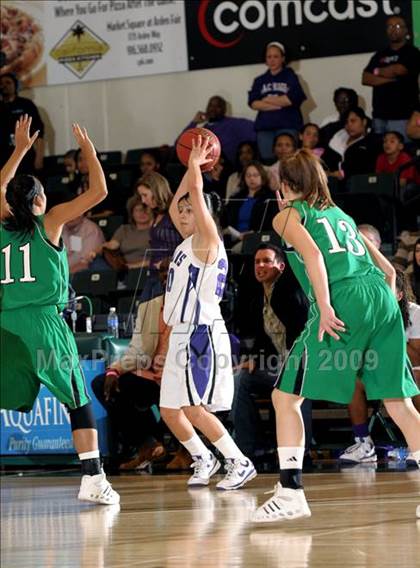 Thumbnail 2 in Sacramento vs. St. Mary's (Hoops Classic 2009) photogallery.