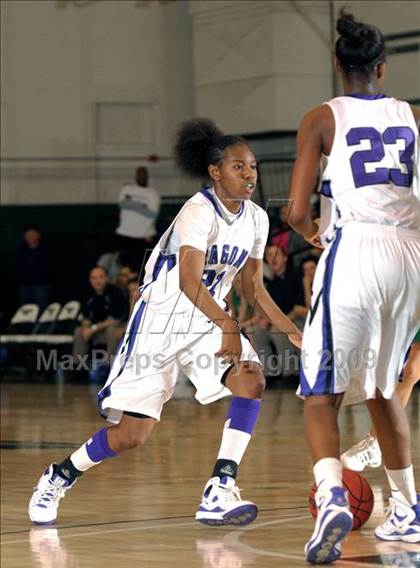 Thumbnail 3 in Sacramento vs. St. Mary's (Hoops Classic 2009) photogallery.