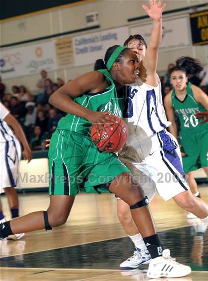 Thumbnail 1 in Sacramento vs. St. Mary's (Hoops Classic 2009) photogallery.