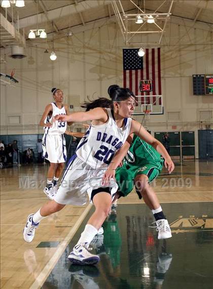 Thumbnail 1 in Sacramento vs. St. Mary's (Hoops Classic 2009) photogallery.