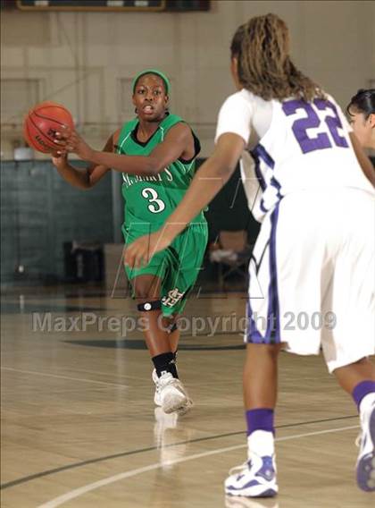 Thumbnail 1 in Sacramento vs. St. Mary's (Hoops Classic 2009) photogallery.