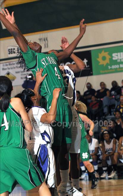 Thumbnail 2 in Sacramento vs. St. Mary's (Hoops Classic 2009) photogallery.