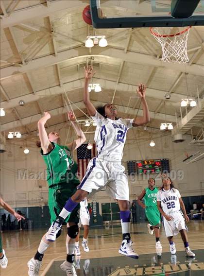 Thumbnail 3 in Sacramento vs. St. Mary's (Hoops Classic 2009) photogallery.
