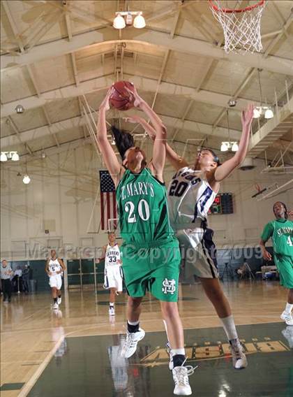 Thumbnail 2 in Sacramento vs. St. Mary's (Hoops Classic 2009) photogallery.