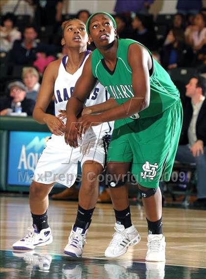 Thumbnail 1 in Sacramento vs. St. Mary's (Hoops Classic 2009) photogallery.
