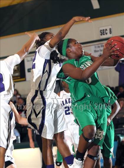 Thumbnail 3 in Sacramento vs. St. Mary's (Hoops Classic 2009) photogallery.