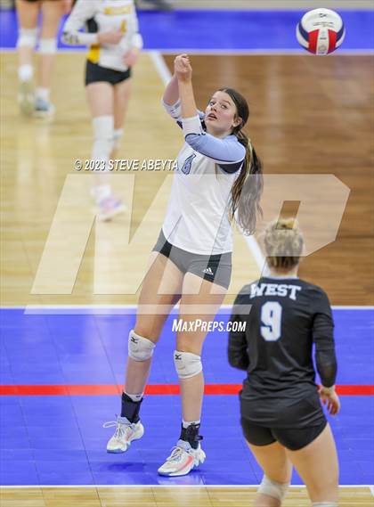 Thumbnail 1 in Chaparral vs. Pueblo West (CHSAA 5A Contenders First Round) photogallery.