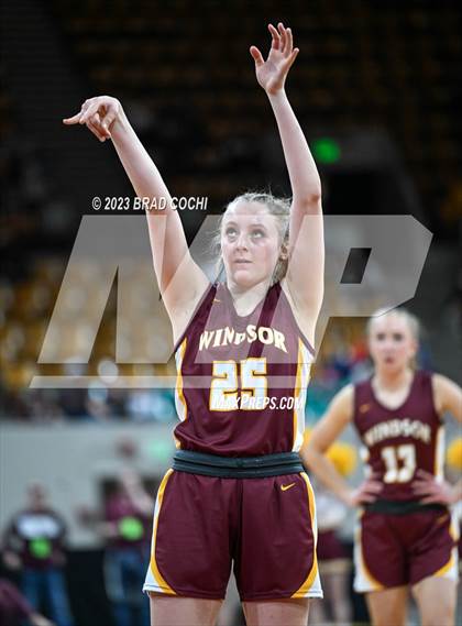 Thumbnail 2 in Windsor vs. Roosevelt (CHSAA Class 5A Final) photogallery.