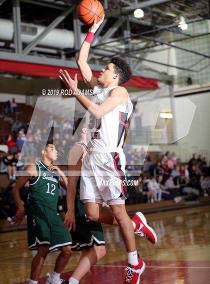 Thumbnail 1 in Lincoln Southwest vs. Lincoln High (Heartland Athletic Conference Tournament) photogallery.