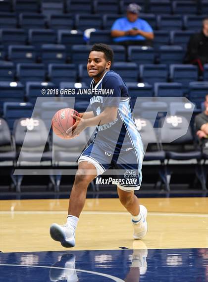 Thumbnail 2 in Valley Christian vs. Oak Park (MaxPreps MLK Classic) photogallery.