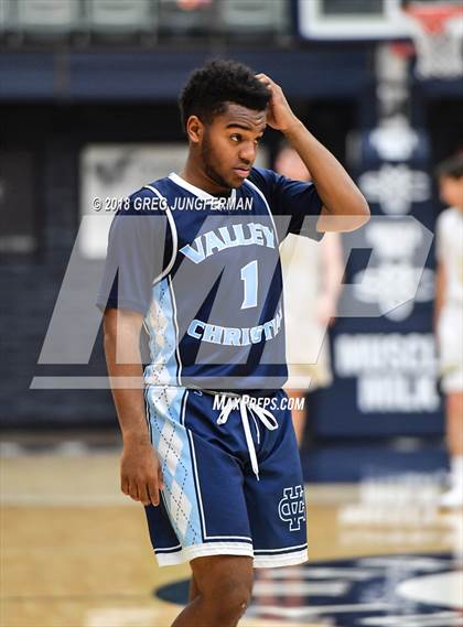 Thumbnail 1 in Valley Christian vs. Oak Park (MaxPreps MLK Classic) photogallery.