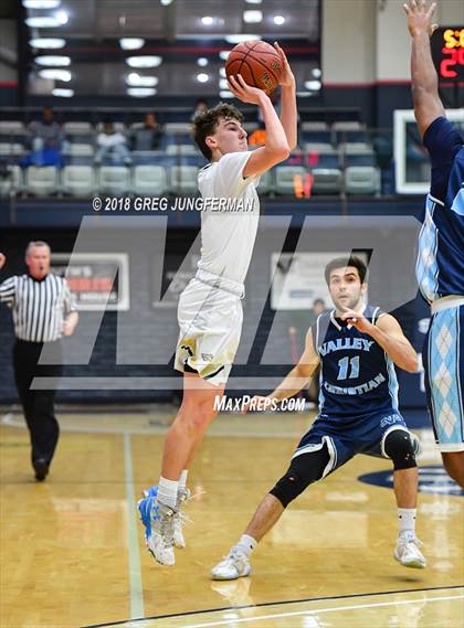 Thumbnail 3 in Valley Christian vs. Oak Park (MaxPreps MLK Classic) photogallery.