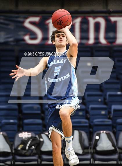 Thumbnail 3 in Valley Christian vs. Oak Park (MaxPreps MLK Classic) photogallery.