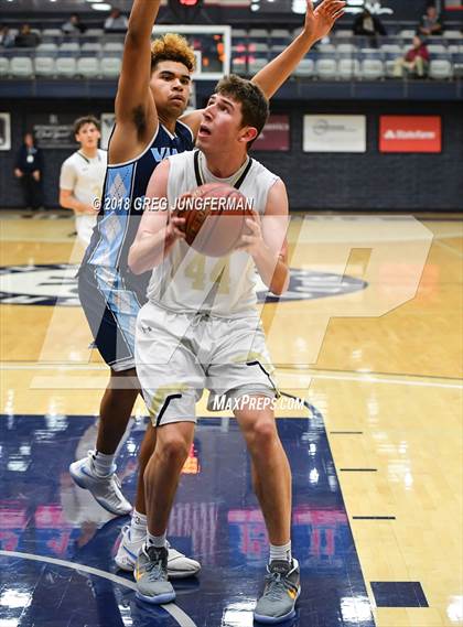 Thumbnail 2 in Valley Christian vs. Oak Park (MaxPreps MLK Classic) photogallery.