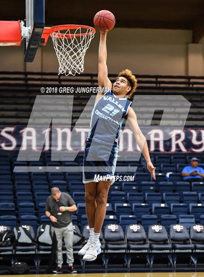 Thumbnail 3 in Valley Christian vs. Oak Park (MaxPreps MLK Classic) photogallery.