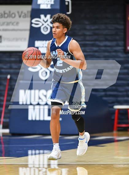 Thumbnail 3 in Valley Christian vs. Oak Park (MaxPreps MLK Classic) photogallery.