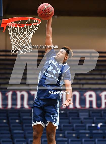 Thumbnail 2 in Valley Christian vs. Oak Park (MaxPreps MLK Classic) photogallery.