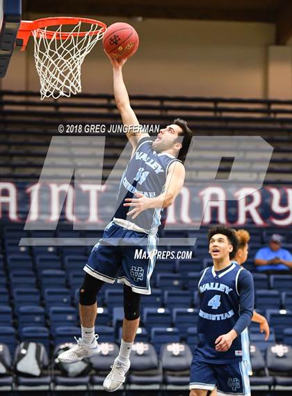 Thumbnail 3 in Valley Christian vs. Oak Park (MaxPreps MLK Classic) photogallery.