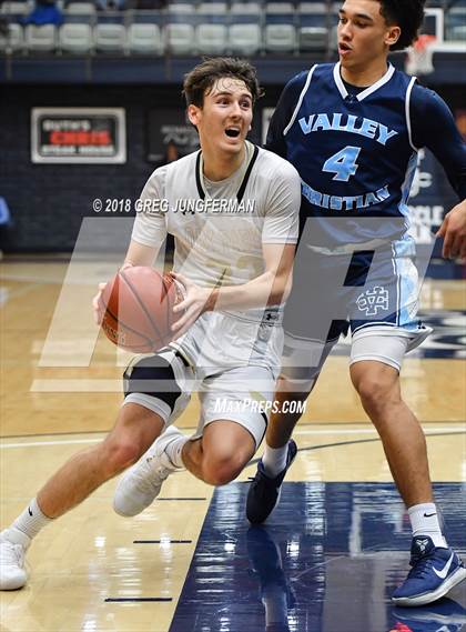 Thumbnail 2 in Valley Christian vs. Oak Park (MaxPreps MLK Classic) photogallery.