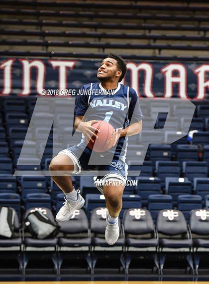 Thumbnail 3 in Valley Christian vs. Oak Park (MaxPreps MLK Classic) photogallery.