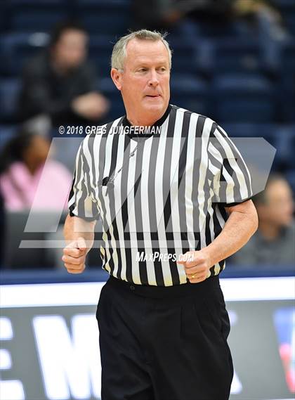 Thumbnail 3 in Valley Christian vs. Oak Park (MaxPreps MLK Classic) photogallery.