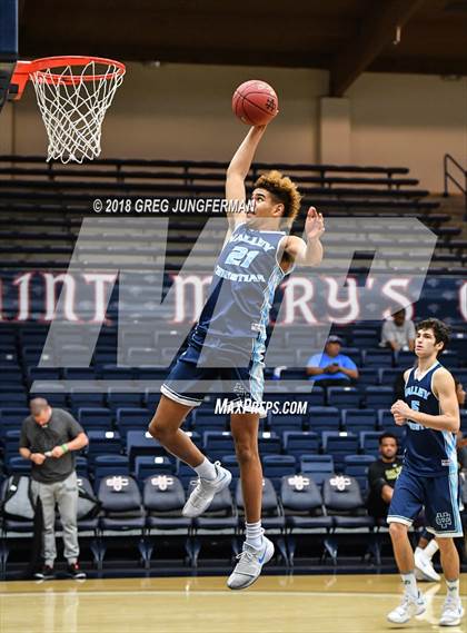 Thumbnail 1 in Valley Christian vs. Oak Park (MaxPreps MLK Classic) photogallery.