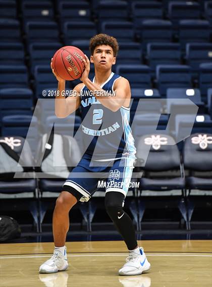 Thumbnail 3 in Valley Christian vs. Oak Park (MaxPreps MLK Classic) photogallery.